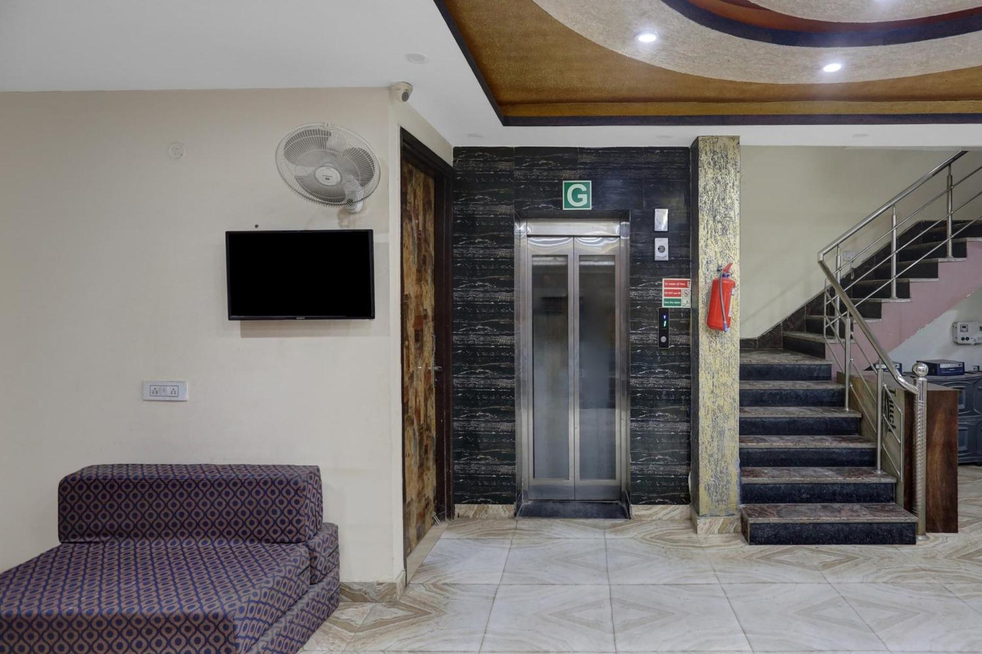 Hotel O Hotel Blue Orchid 新德里 外观 照片