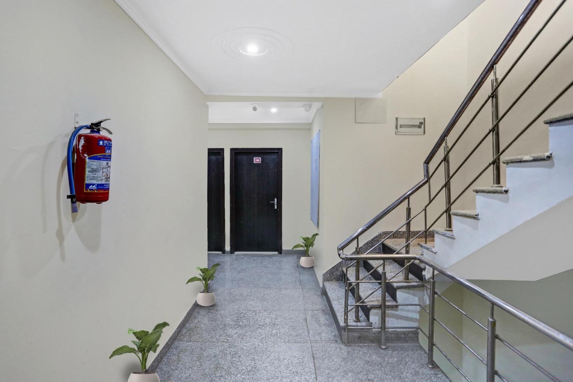 Hotel O Hotel Blue Orchid 新德里 外观 照片